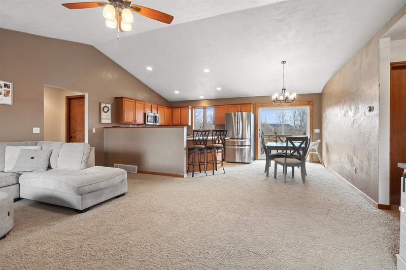 N1786 Swanee Cir, Greenville, WI 54942
