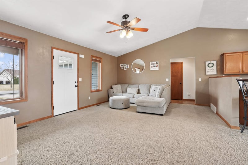 N1786 Swanee Cir, Greenville, WI 54942