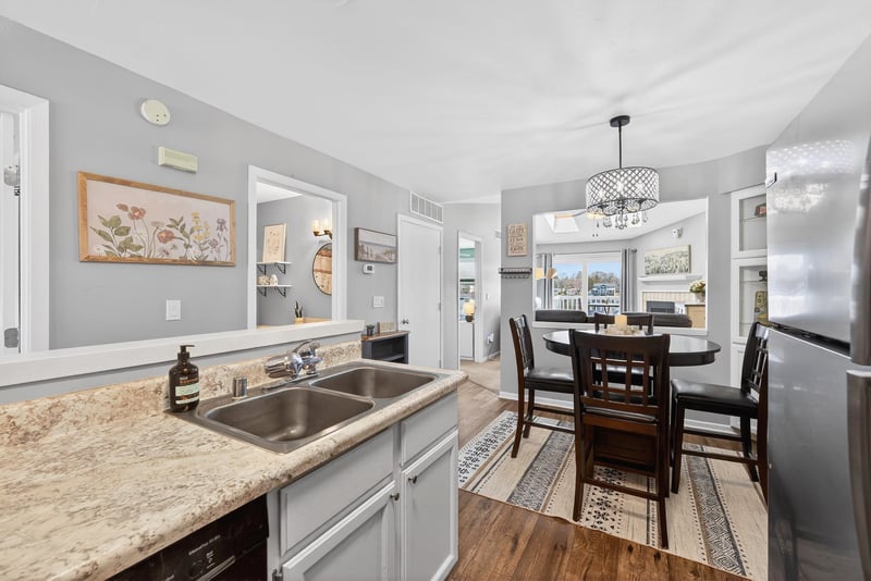 247 1st St, Winneconne, WI 54986