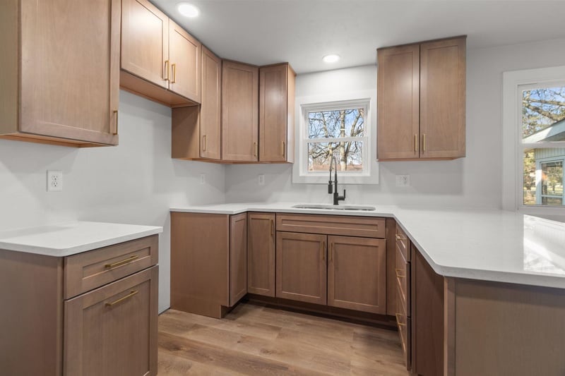 1645 Crestview Dr, Oshkosh, WI 54904