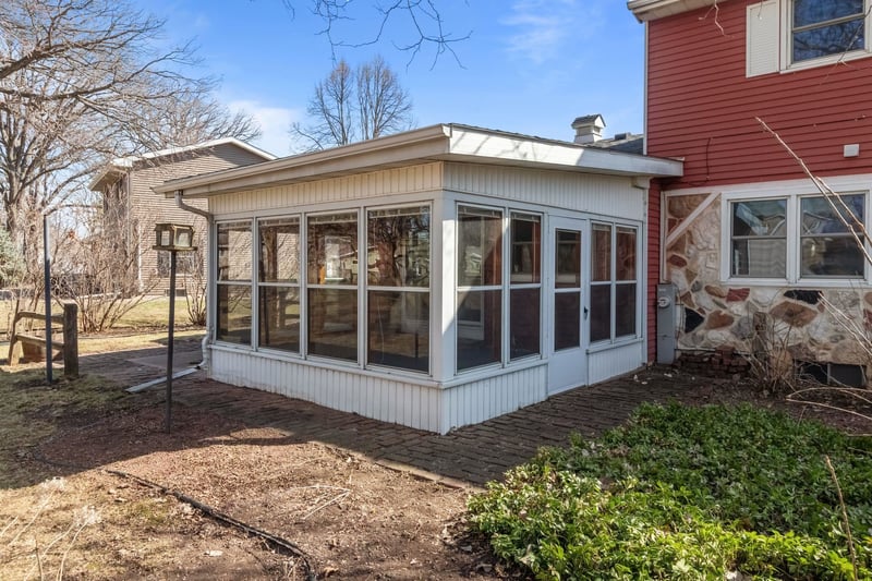 1645 Crestview Dr, Oshkosh, WI 54904