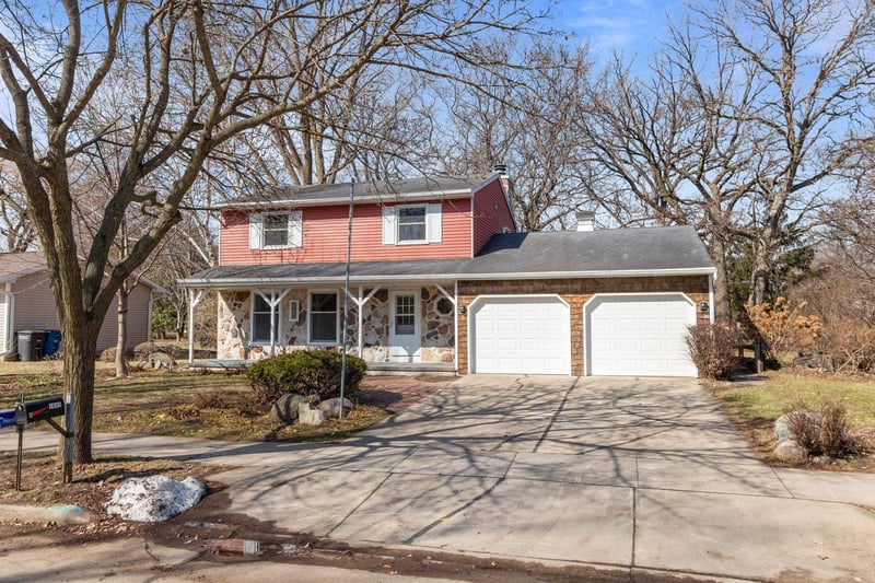 1645 Crestview Dr, Oshkosh, WI 54904