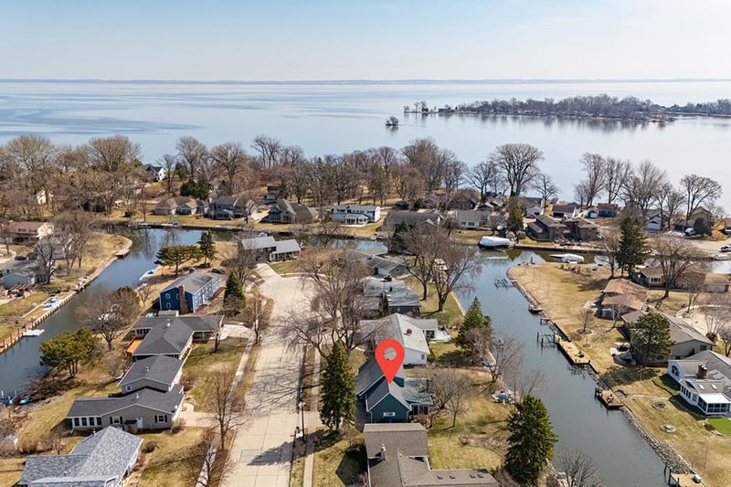 917 Windward Ct, Oshkosh, WI 54901-2061