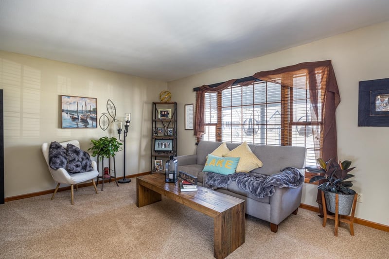 917 Windward Ct, Oshkosh, WI 54901-2061