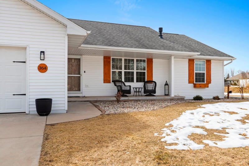 364 Wooden Shoe Cir, Kaukauna, WI 54130
