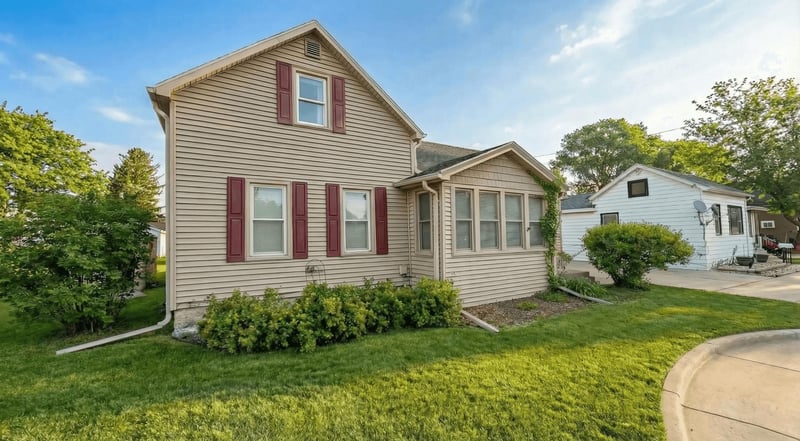 636 7th Ave, Oshkosh, WI 54902