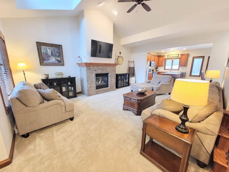 N9039 Spring Valley Rd, Menasha, WI 54952