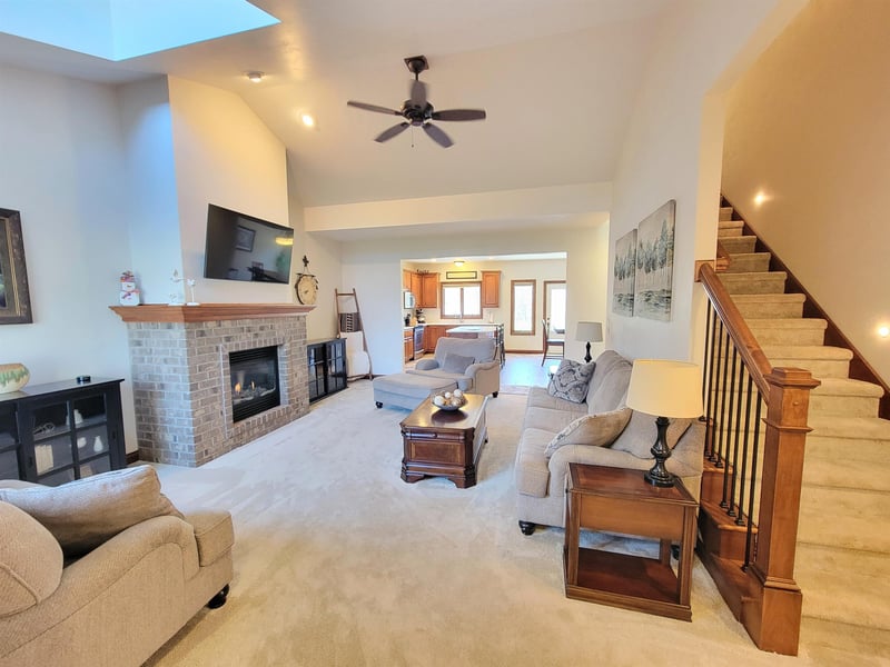 N9039 Spring Valley Rd, Menasha, WI 54952