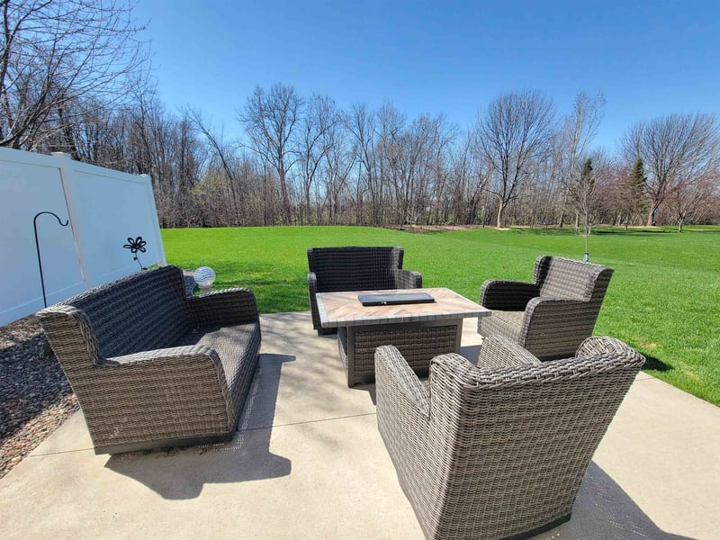 N9039 Spring Valley Rd, Menasha, WI 54952