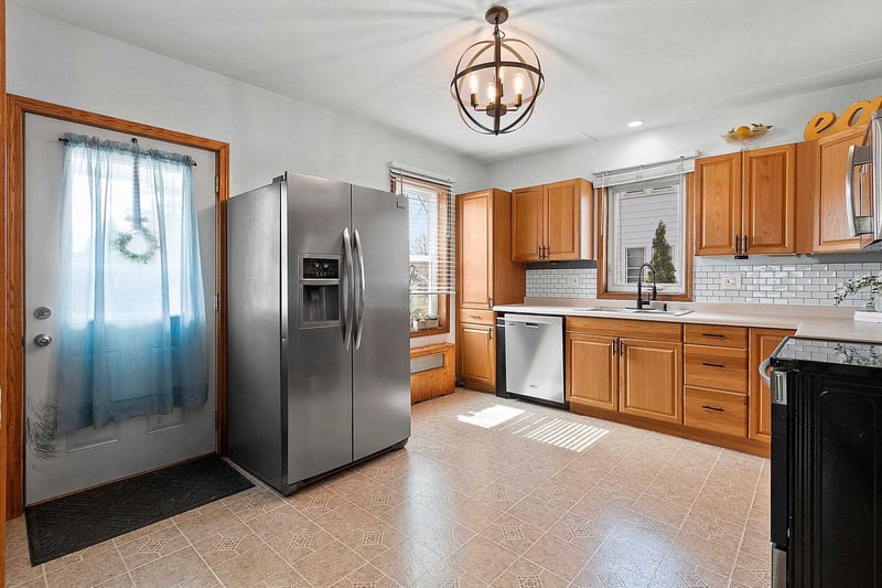 1105 Dousman St, Green Bay, WI 54303-3005