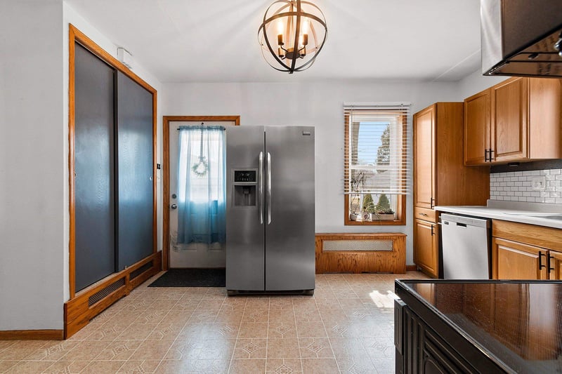 1105 Dousman St, Green Bay, WI 54303-3005