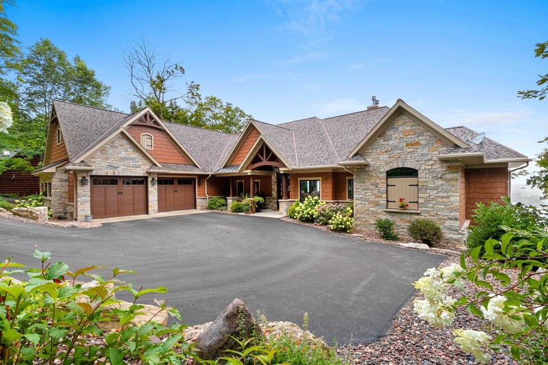 5229 Edgewater Beach Rd, Green Bay, WI 54311