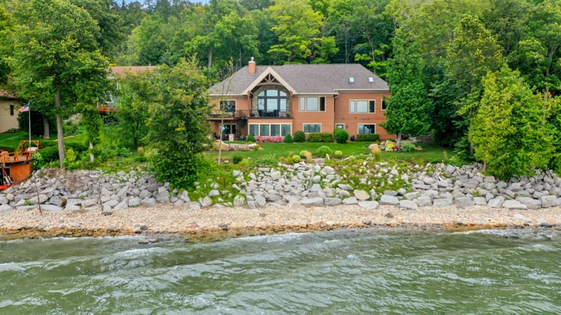 5229 Edgewater Beach Rd, Green Bay, WI 54311