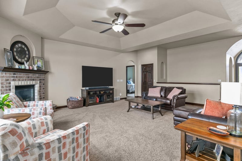 8065 Golden Primrose Cir, Neenah, WI 54956