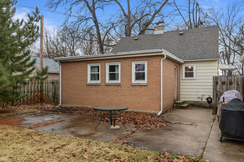 2436 Hickory Ln, Appleton, WI 54915