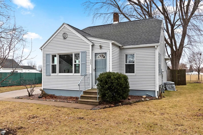 525 Dutton Ave, Green Bay, WI 54304-4923