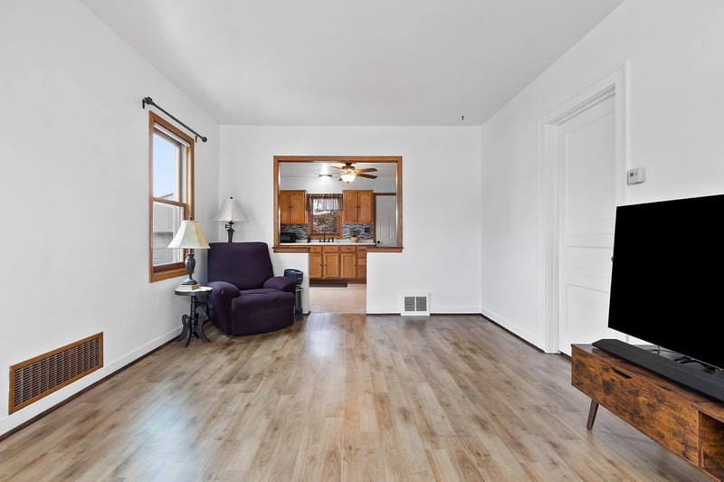 525 Dutton Ave, Green Bay, WI 54304-4923