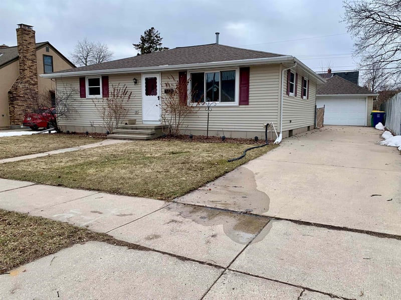 901 Park St, Green Bay, WI 54303-4142