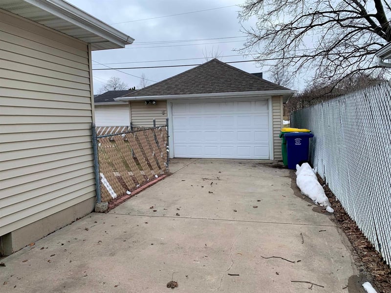 901 Park St, Green Bay, WI 54303-4142