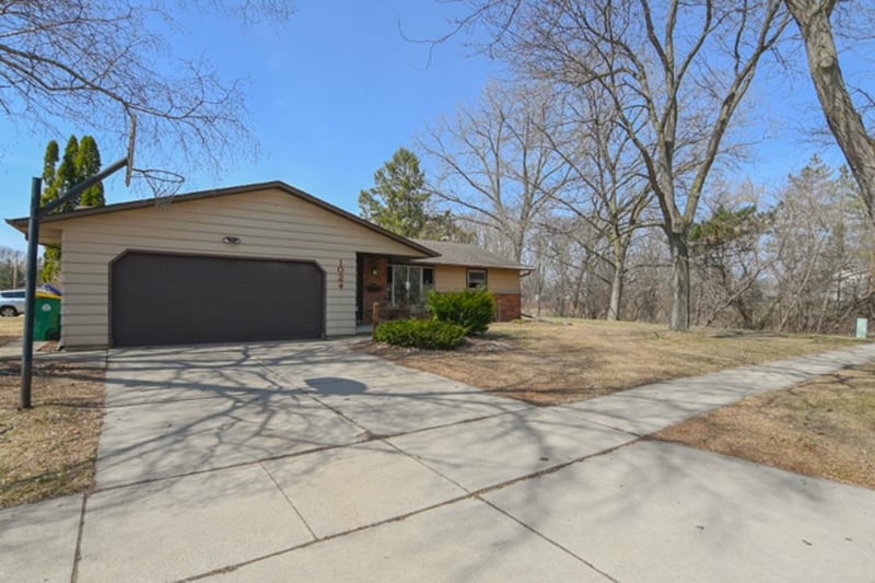 1024 Edgewood Dr, Green Bay, WI 54311