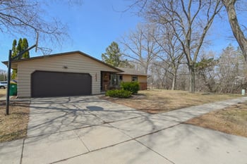 1024 Edgewood Dr, Green Bay, WI 54311