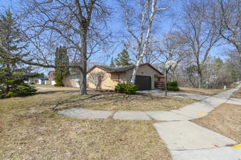 1024 Edgewood Dr, Green Bay, WI 54311