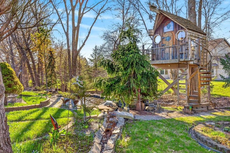 1305 Orchard Ct, Neenah, WI 54956