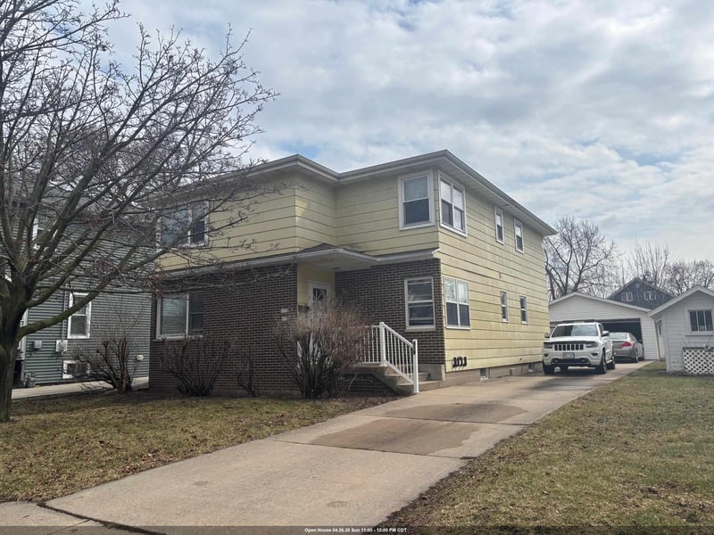 919 Bismarck Ave, Oshkosh, WI 54902