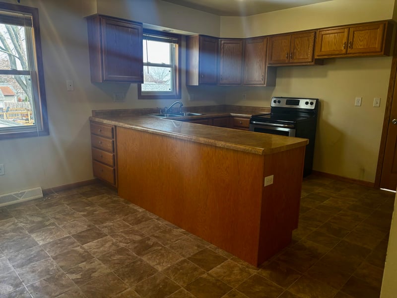 919 Bismarck Ave, Oshkosh, WI 54902