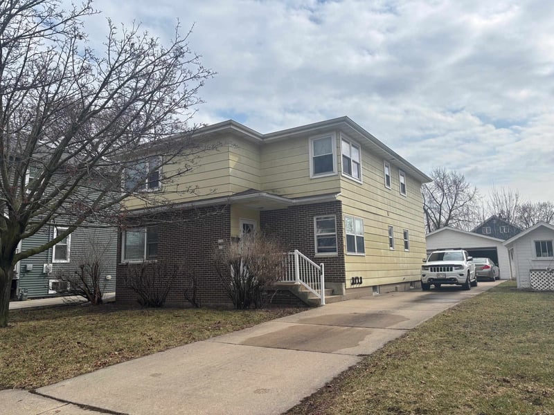 919 Bismarck Ave, Oshkosh, WI 54902
