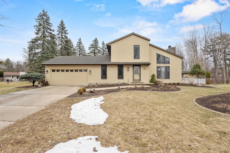 209 Trillium Cir, Green Bay, WI 54313
