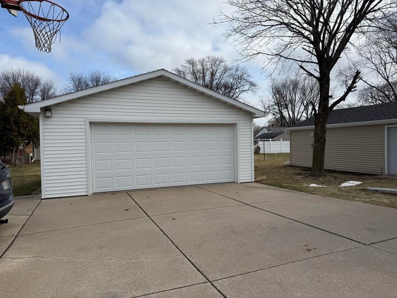1046 Dousman St, Green Bay, WI 54303