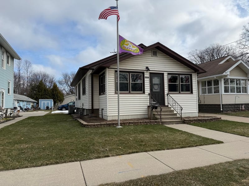1046 Dousman St, Green Bay, WI 54303