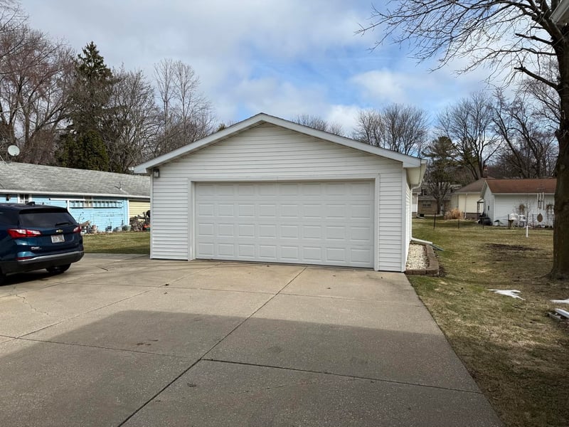1046 Dousman St, Green Bay, WI 54303