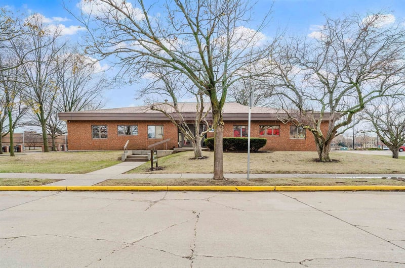 217 Ceape Ave, Oshkosh, WI 54901-5061