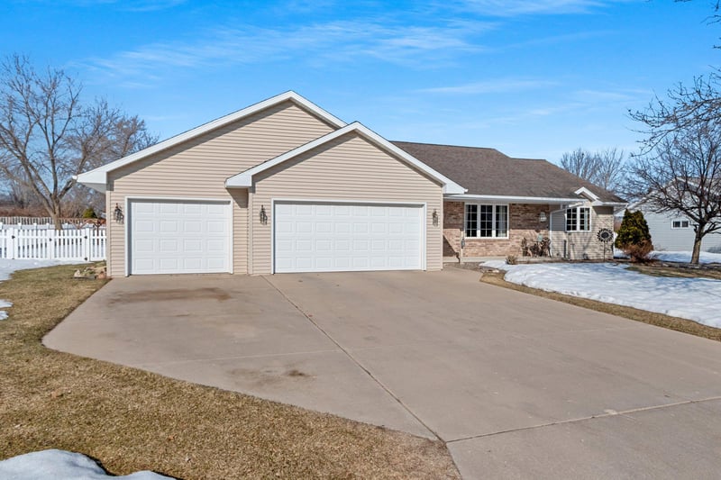 424 Polczinski Cir, Oconto Falls, WI 54154
