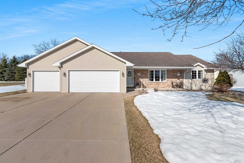 424 Polczinski Cir, Oconto Falls, WI 54154