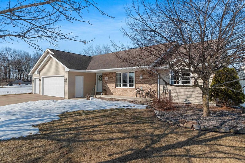 424 Polczinski Cir, Oconto Falls, WI 54154