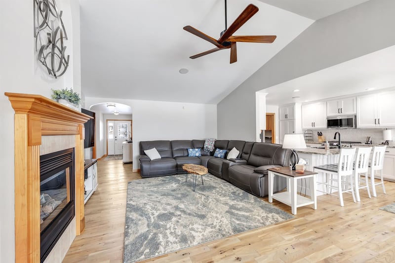 1495 Snowshoe Trl, Suamico, WI 54173