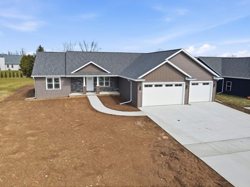 W7077 Jaclyn Ln, Greenville, WI 54942