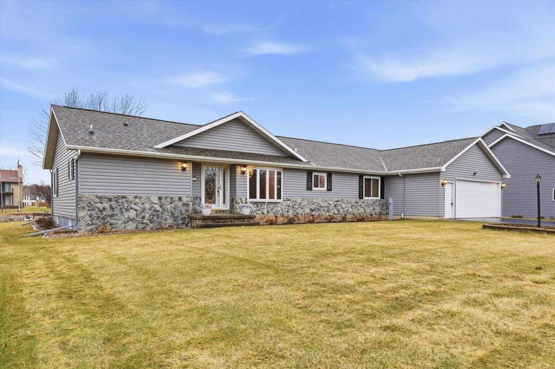 5235 Chesapeake Ct, Oshkosh, WI 54901-0000