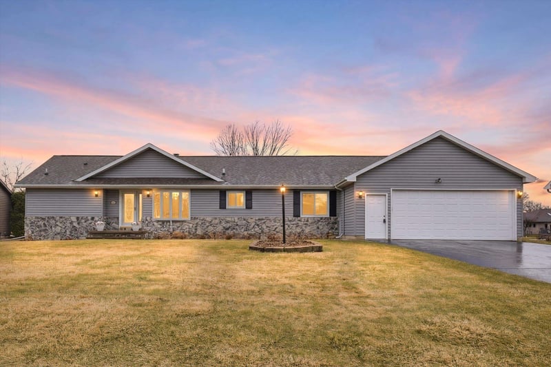 5235 Chesapeake Ct, Oshkosh, WI 54901-0000