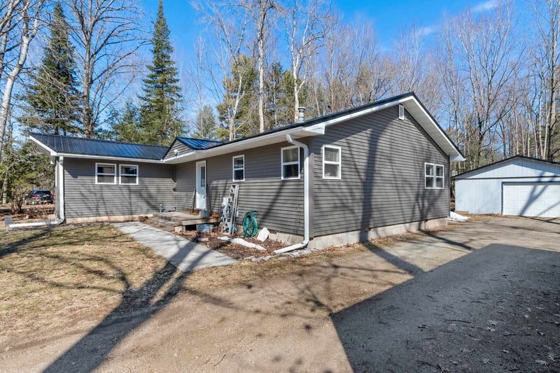 W6118 Lake Dr, Shawano, WI 54166