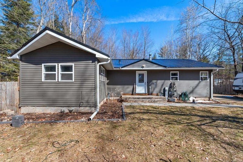 W6118 Lake Dr, Shawano, WI 54166