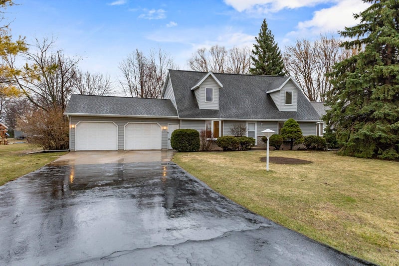 N9650 Darboy Dr, Appleton, WI 54915