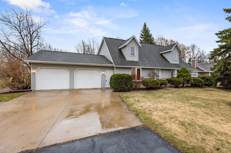 N9650 Darboy Dr, Appleton, WI 54915