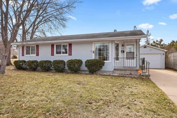 1914 Lilac Ln, Green Bay, WI 54302-2320