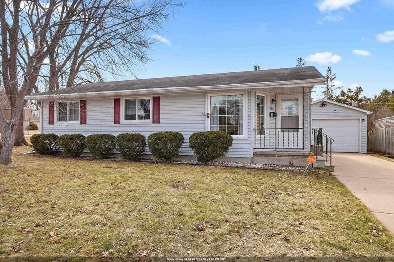 1914 Lilac Ln, Green Bay, WI 54302-2320