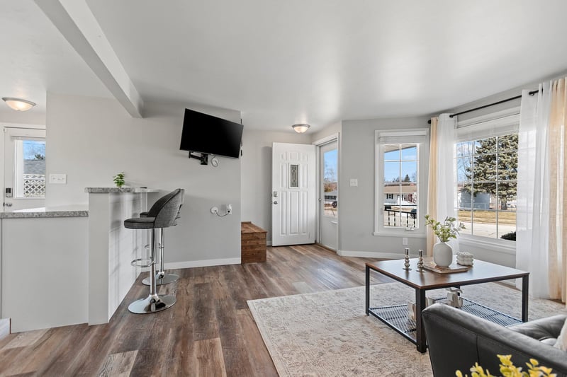 1914 Lilac Ln, Green Bay, WI 54302-2320