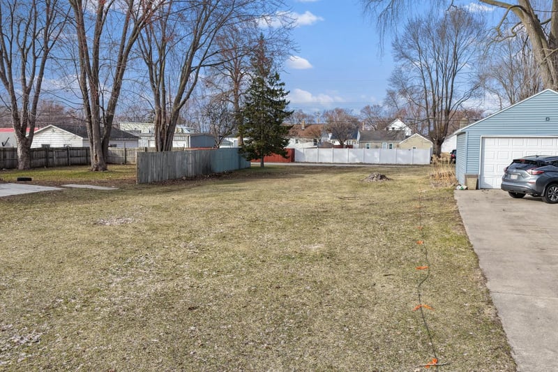 1329 Klaus St, Green Bay, WI 54302-2011